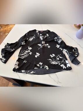 Vince Camuto Black Top with White Floral Print - Size Medium